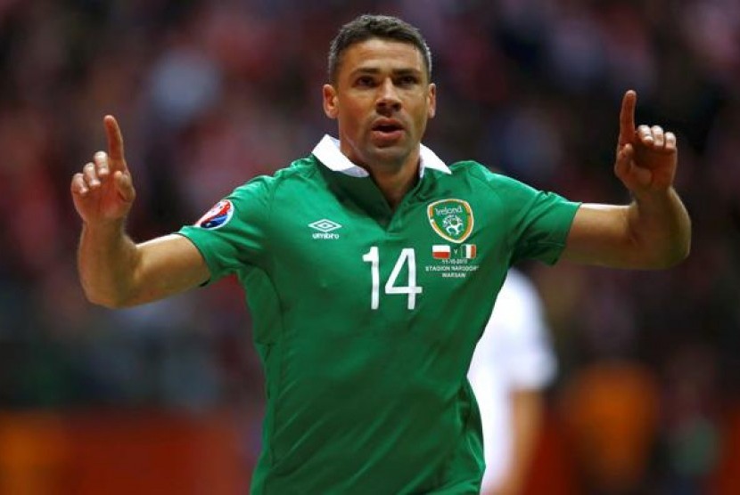 Jonathan Walters usai membobol gawang Polandia dari titik putih