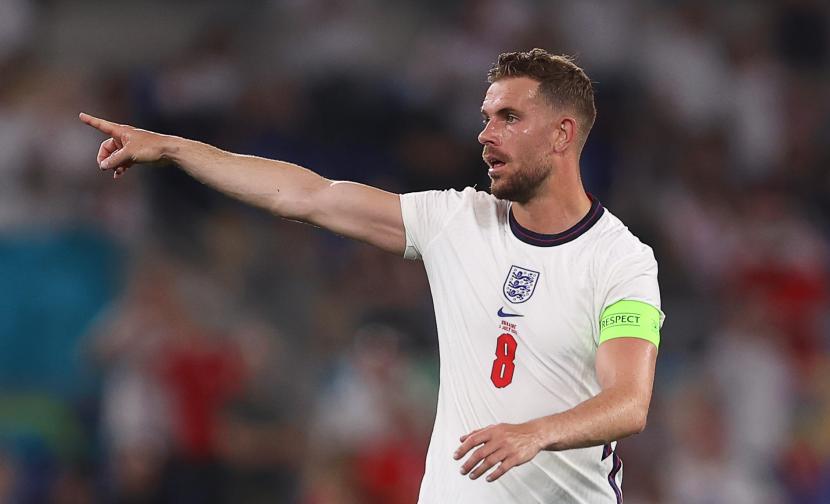 Jordan Henderson dari Inggris bereaksi selama pertandingan perempat final UEFA EURO 2020 antara Ukraina dan Inggris di Roma, Italia, 03 Juli 2021. 