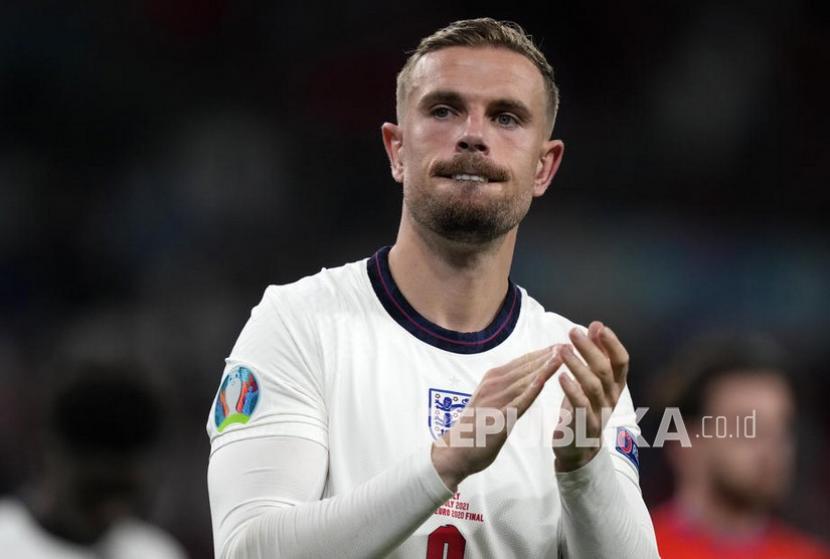 Jordan Henderson dari Inggris bereaksi setelah final UEFA EURO 2020 antara Italia dan Inggris di London, Inggris, Senin (12/7) dini hari WIB.