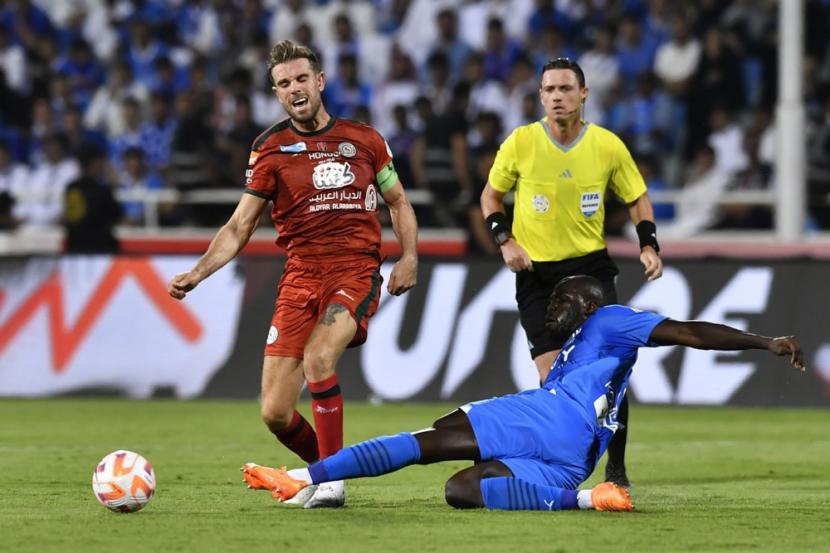 Jordan Henderson saat membela Al Ettifaq di Liga Pro Saudi.