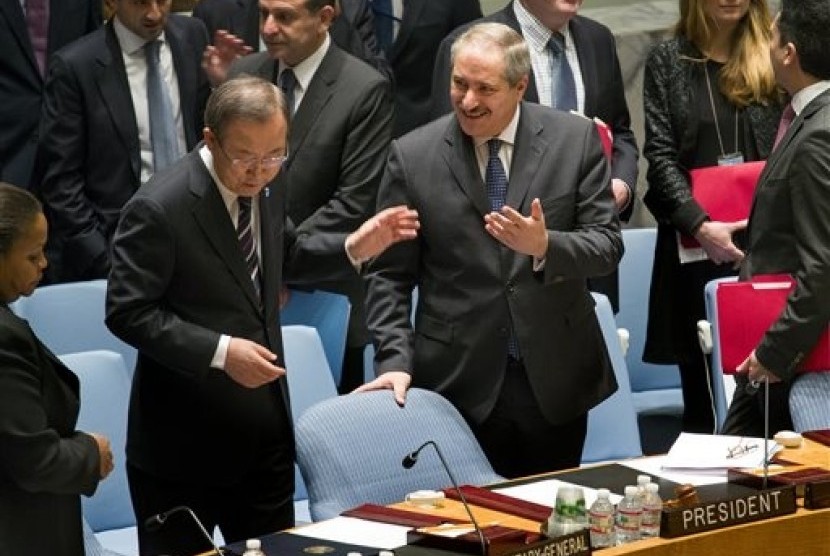 Menlu Yordania Nasser Judeh (kanan) dan Sekjen PBB Ban Ki-moon.