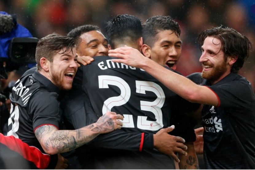 Jordon Ibe (kedua kiri) dipeluk rekan-rekannya usai menjebol gawang Stoke City di Piala Capital One.