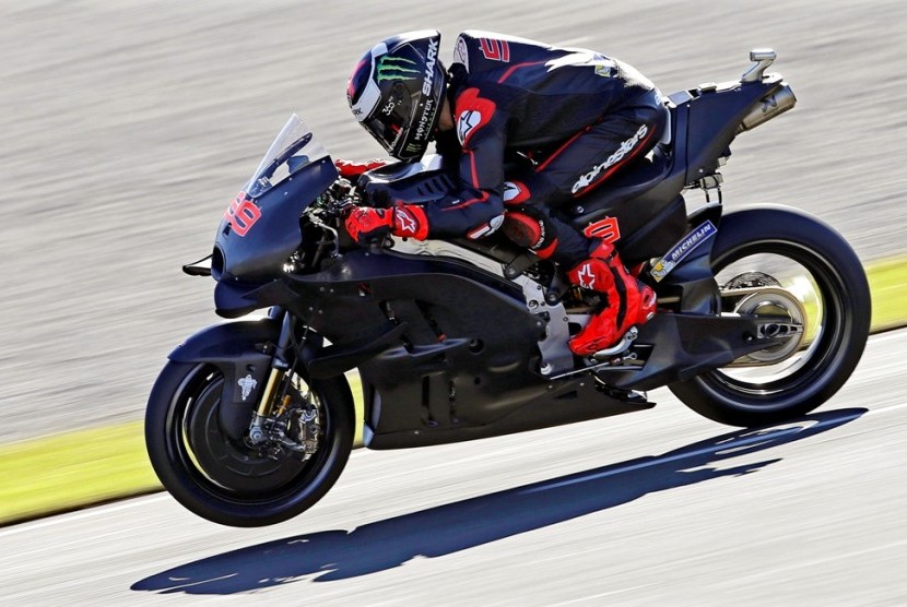 Jorge Lorenzo mengendarai Ducati.