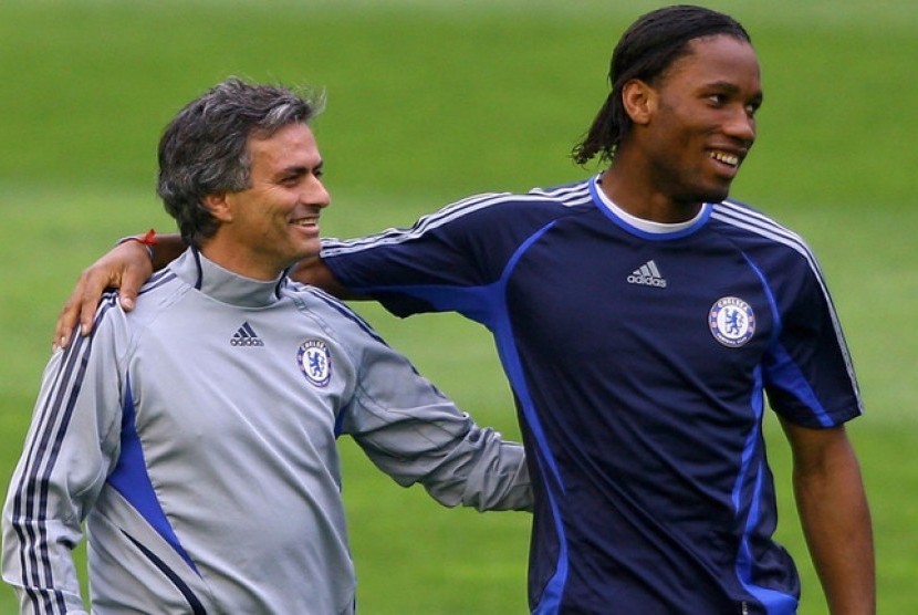 Jose Mourinho dan Didier Drogba saat masih bersama di Chelsea..