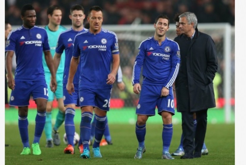Jose Mourinho (kanan) bersama para pemain Chelsea