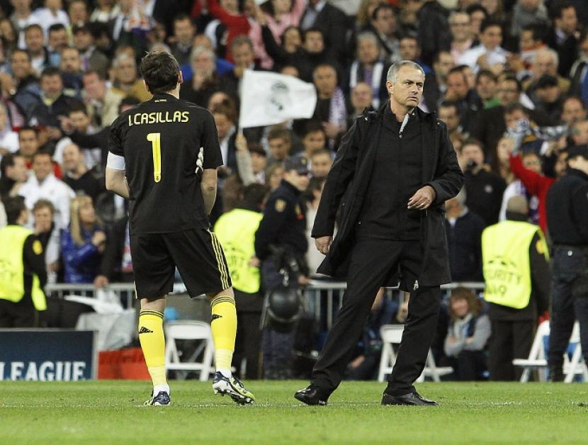 Jose Mourinho (kanan) saat mendampingi Real Madrid pada laga semifinal Liga Champion 2011/2012.