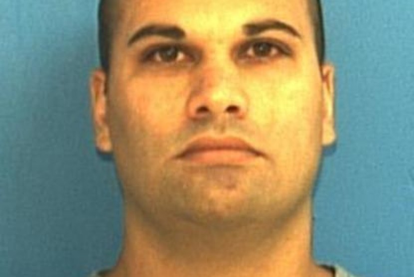 Joseph Michael Schreiber (32 tahun) ditangkap karena tuduhan membakar Masjid Islamic Center Fort Pierce, Florida, Ahad malam (11/9)
