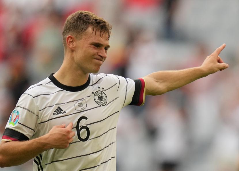Joshua Kimmich dari Jerman bereaksi setelah pertandingan sepak bola babak penyisihan grup F UEFA EURO 2020 antara Portugal dan Jerman di Munich, Jerman, 19 Juni 2021.