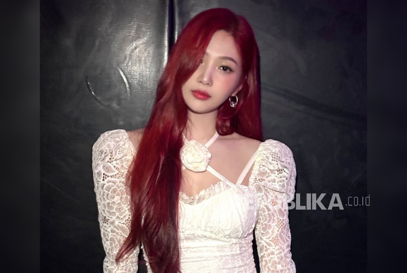 Joy Red Velvet. Joy mengikuti tren Tabola Bale milik musisi Indonesia.
