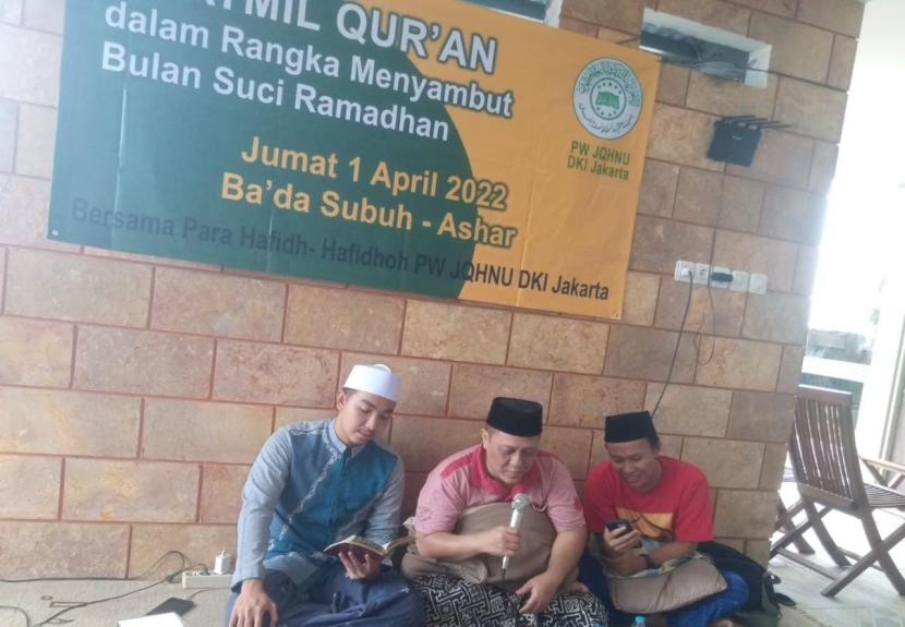 JQH NU DKI Jakarta menggelar acara Khotmul Quran di Jakarta, Jumat (1/4/2022). 