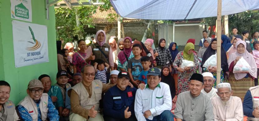JSIT Membersamai Cianjur Bangkit/ Program JSIT Peduli menyalurkan bantuan untuk para penyintas gempa Cianjur