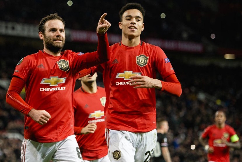 Juan Mata (Kiri), menegaskan Manchester United (MU) harus mewaspadai Club Brugge di Liga Europa.