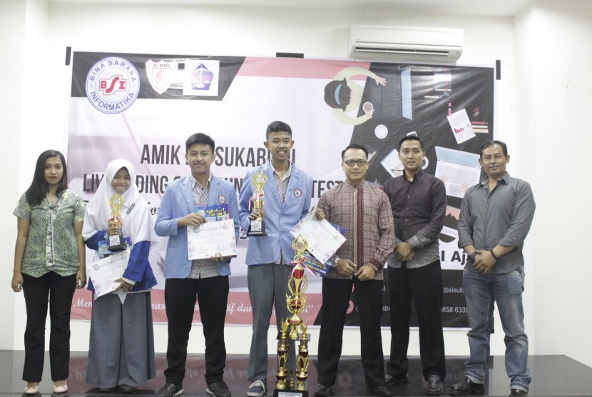 Juara AMIK BSI Live Coding & Live Accounting Contest 2017.  