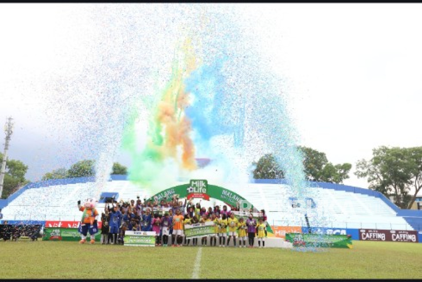 MI Al Ihsan dan SDN Mojorejo 01 Raih Gelar Juara Milklife Soccer Challenge Malang Seri 1