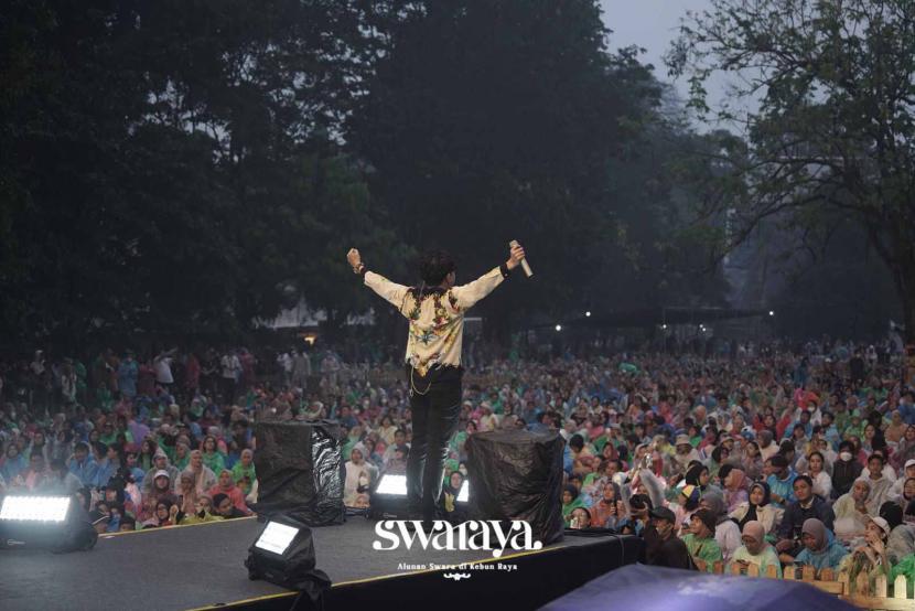 Juicy Luicy menghibur penonton festival musik Swaraya di Kebun Raya Bogor (Ilustrasi)