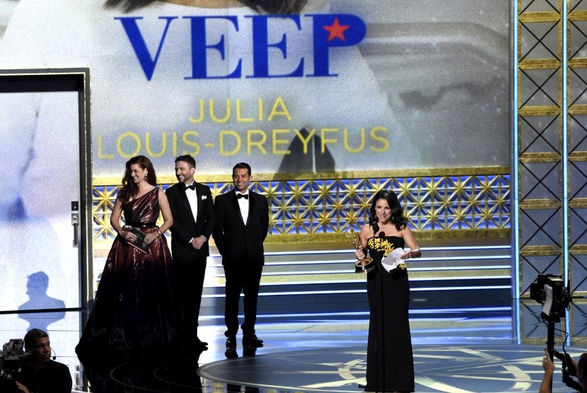 Julia Louis-Dreyfus meraih Emmy keenamnya berturut-turut karena berperan sebagai calon presiden, yang egois, di saluran HBO 