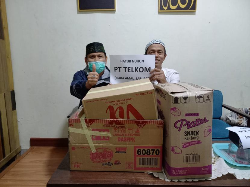Jumat Barokah Roda Amal terbaru yang didukung Corporate Communication PT Telkom tersebut disebar paket sembako ke dua panti asuhan dan tiga masjid di dua kecamatan di Kota Bandung.