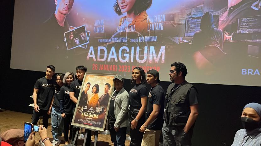 Jumpa pers acara perilisan trailer dan poster film karya sutradara Rizal Mantovani, Adagium di Metropole XXI, Jakarta Pusat, Rabu (14/12). 