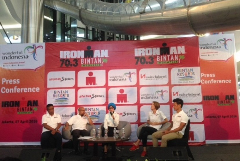 jumpa pers Ironman 70.3 di FX Lifestyle Mall, Jakarta. 