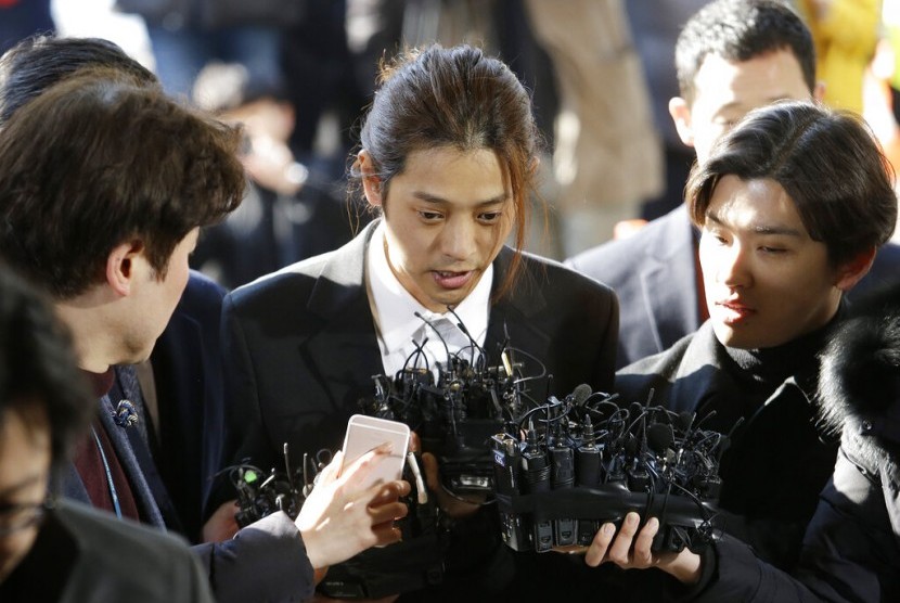 Jung Joon-young berbicara di depan publik sebelum diperiksa oleh kepolisian terkait skandal Burning Sun di Korea Selatan.