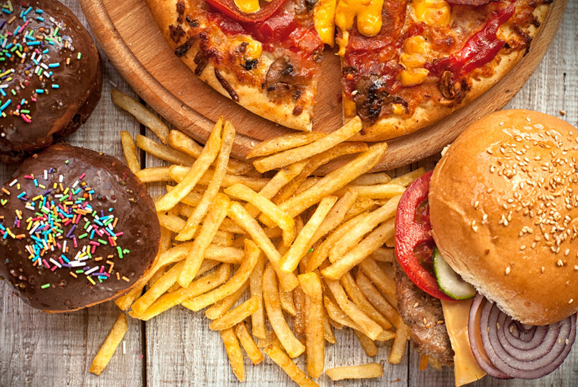 Makanan cepat saji yangperlu dihindari bagi penderita kolesterol. (ilustrasi)