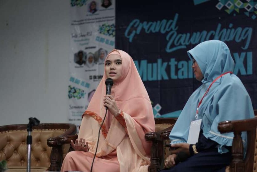 Juri Hafiz Indonesia Nabilah Abdul Rahim Bayan berbagi trik dan tips ke Pemudi Persis tentang cara menghapal Alquran.