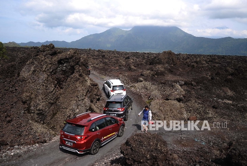 Test drive mobil Honda BRV di Kawasan Kintamani, Gunung Batur, Bali, Kamis (28/1). (Republika/Tahta Aidilla)