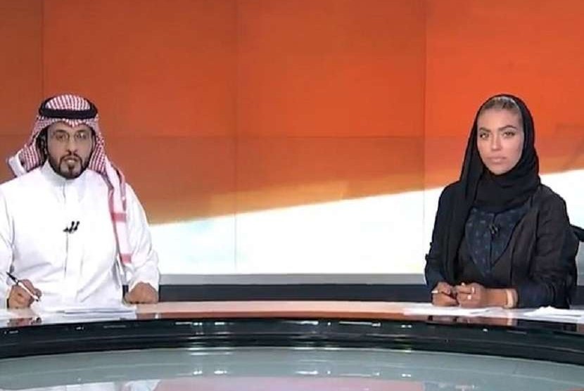 Jurnalis perempuan Waem Al Dakheel menjadi pembawa acara di Saudi TV