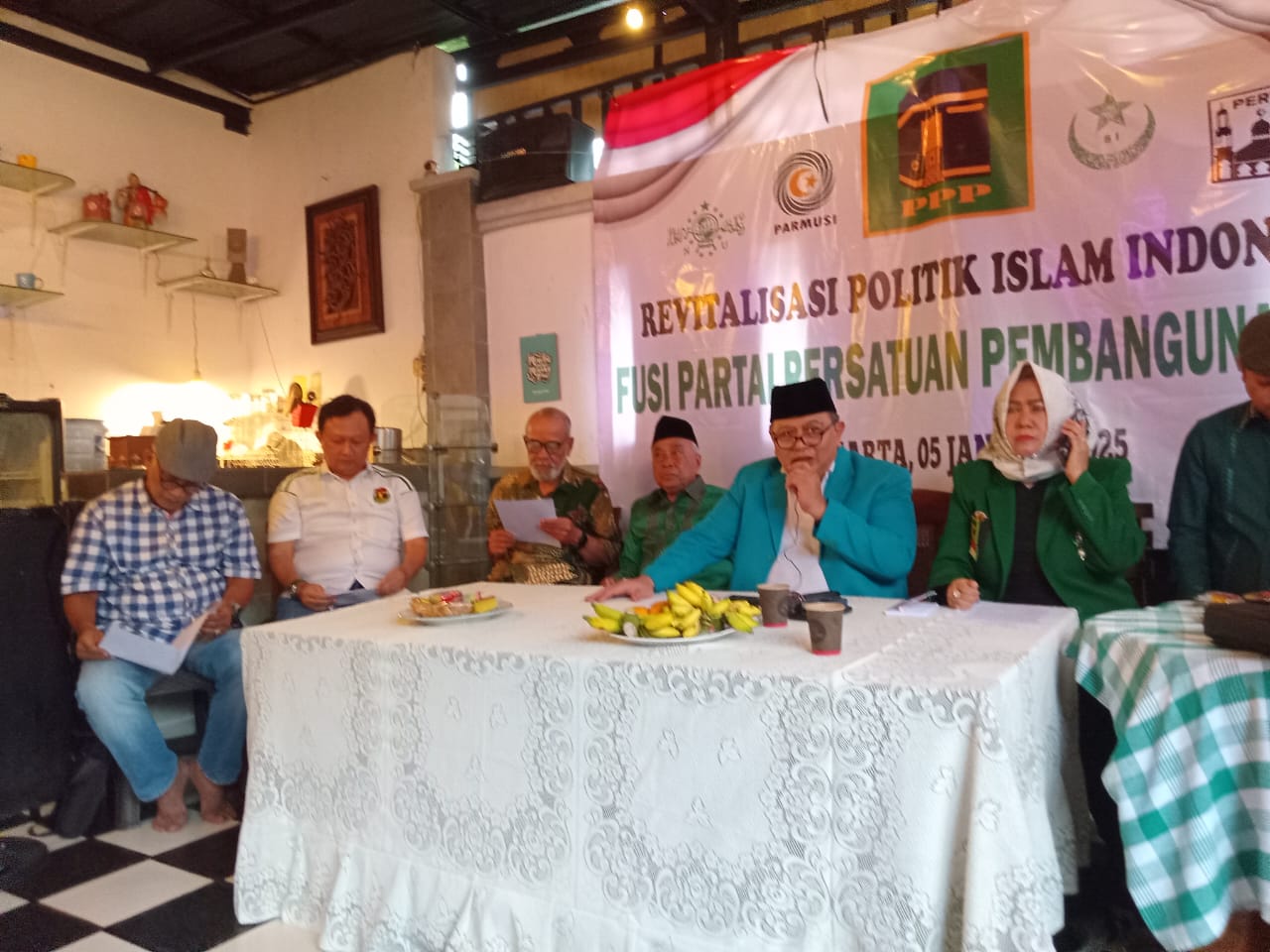 Juru bicara Eksponen Fusi PPP 1973,  Prof Husnan Bey Fanani.