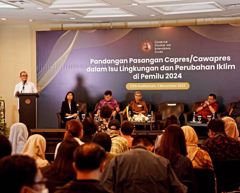 Juru bicara pasangan Prabowo-Gibran, Dahnil Anzar Simanjuntak saling serang dengan jubir Anies-Muhaimin, Surya Tjandra di acara CSIS, Jakarta Pusat, Kamis (2/10/2023).