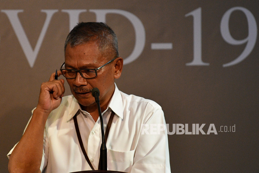 Juru bicara pemerintah untuk penanganan COVID-19 Achmad Yurianto memberikan keterangan pers di Kantor Presiden, Jakarta, Jumat (13/3/2020).(Antara/Sigid Kurniawan)