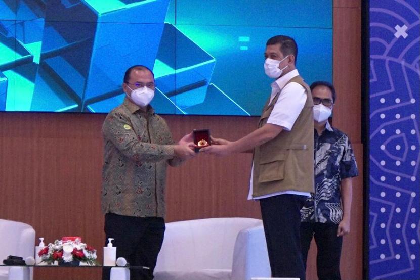 Juru Bicara Pemerintah untuk Penanganan Covid-19, Wiku Adisasmito, mengagumi langkah yang diambil Gubernur Kepulauan Bangka Belitung (Babel), Erzaldi Rosman dalam menangani pandemi Covid-19 di Babel.