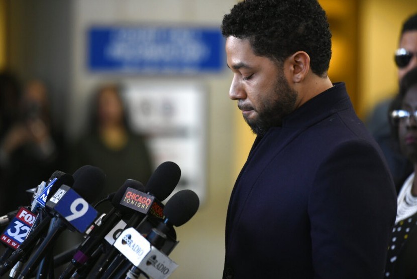 Jussie Smollett berbicara pada media usai digugurkannya dakwaannya di Cook County, Selasa (26/3) waktu AS.