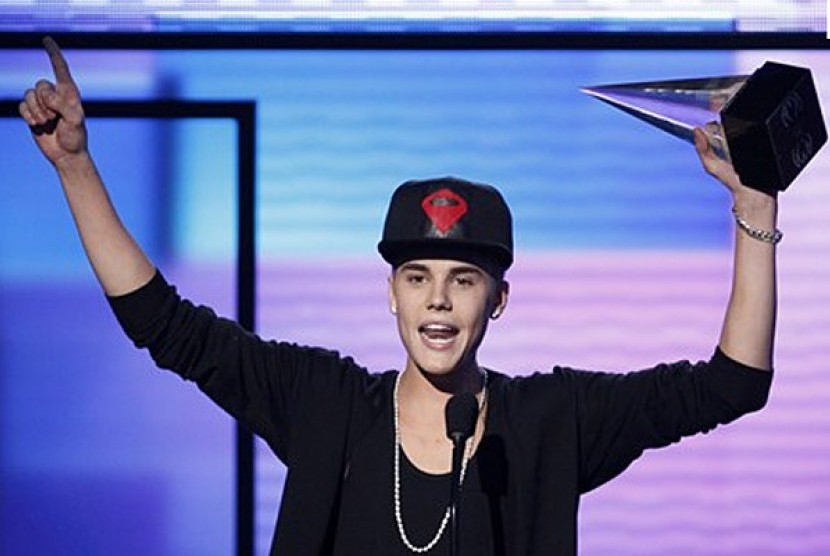 Justin Bieber di gelaran American Music Award 2012.