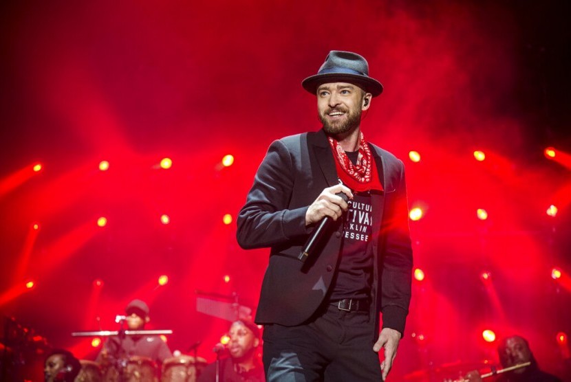 Justin Timberlake ingat pernah dilempari botol air seni saat manggung di konser amal oleh penggemar aliran musik cadas.