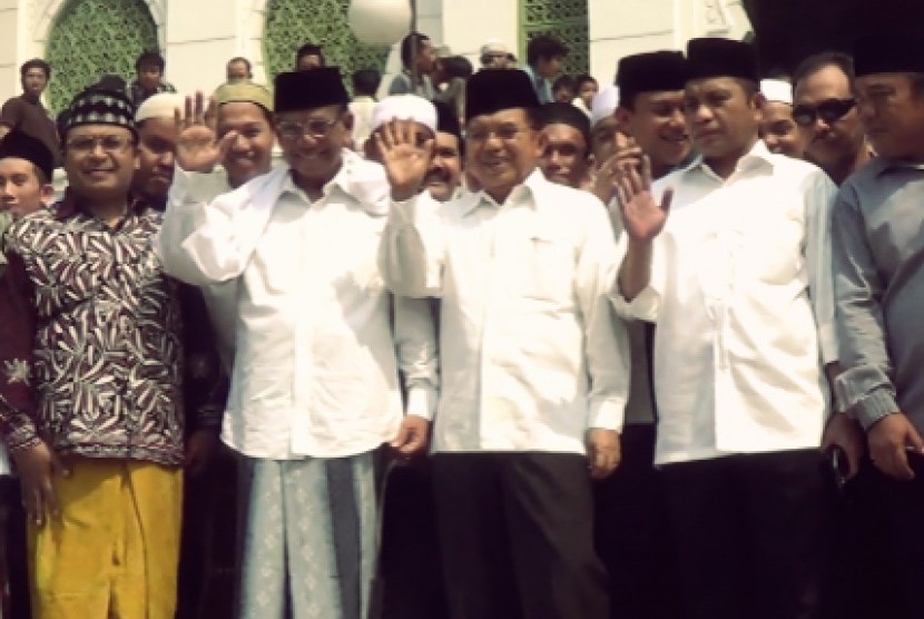 Jusuf Kalla (JK) menemui KH Hasyim Muzadi di Pondok Pesantren Al Hikam, Depok, Jumat (23/5).