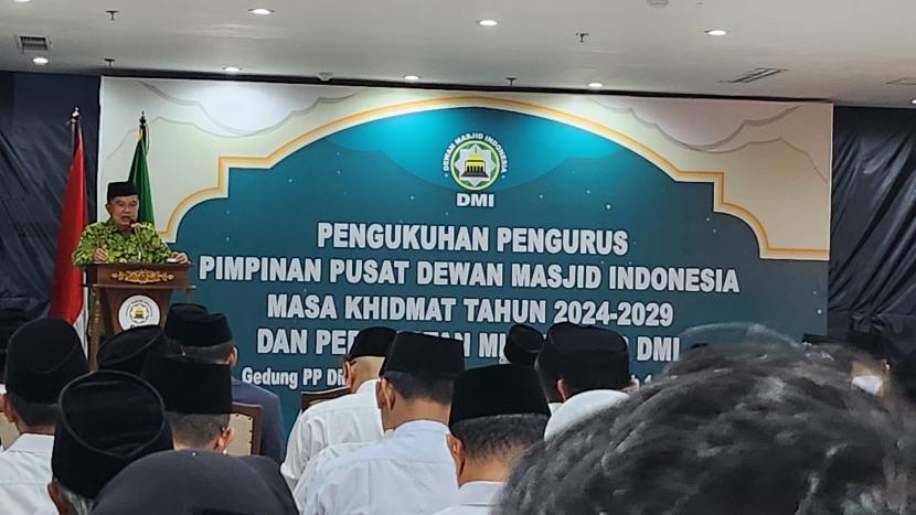 Jusuf Kalla melantik pengurus DMI di Jakarta