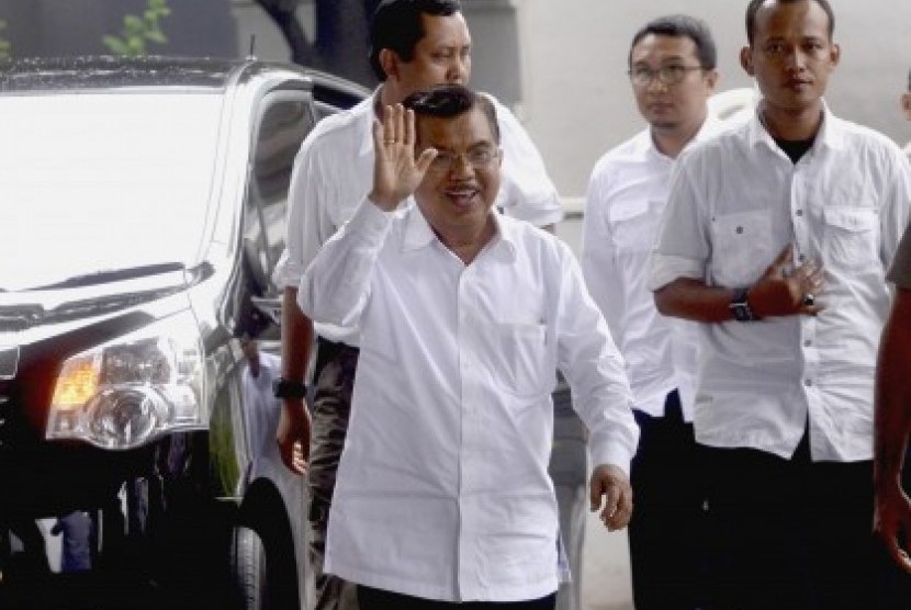 Jusuf Kalla tiba di Gedung Komisi Pemberantasan Korupsi, Jakarta Selatan, Kamis (26/6). 