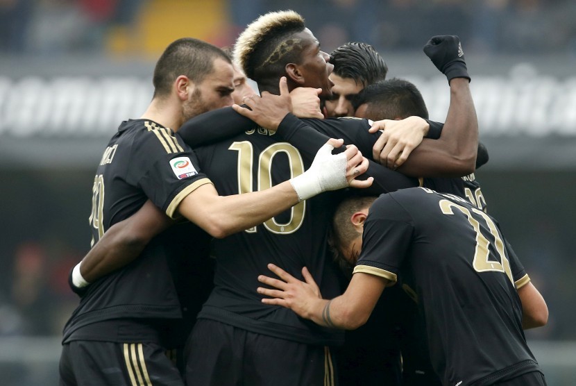 Juventus' Alex Sandro (hidden) is celebrated by his team mates after scoring the team's third goal