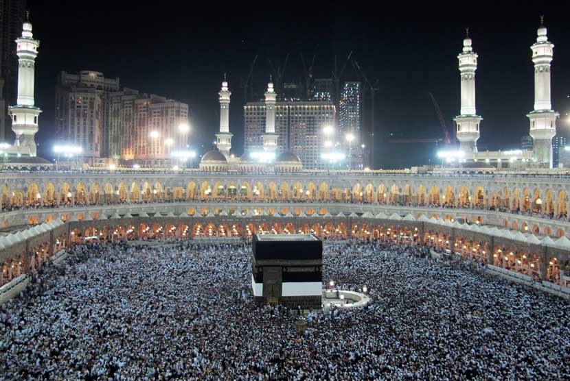  Kabah di Masjidil Haram Makkah, Arab Saudi, Selasa (23/10).  (Hassan Ammar/AP)