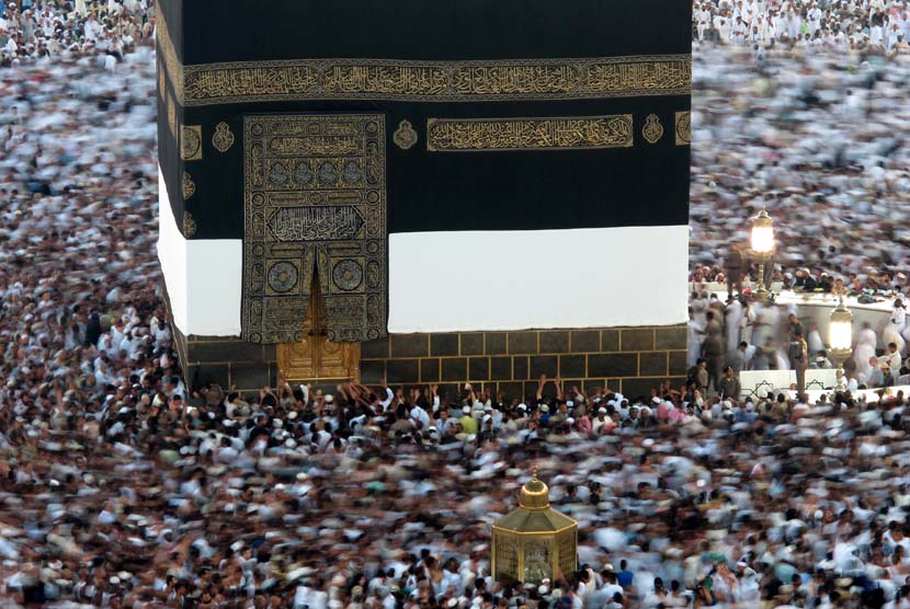  Doa: Kabah di Masjidil Haram Makkah, Arab Saudi, Selasa (23/10).  (Hassan Ammar/AP)