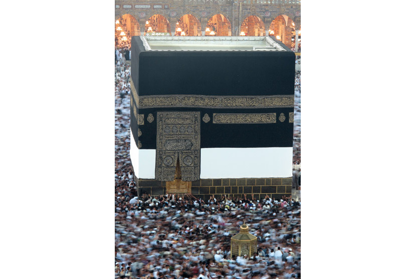  Kabah di Masjidil Haram Makkah, Arab Saudi, Selasa (23/10).  (Hassan Ammar/AP)