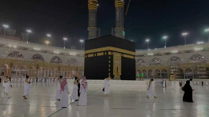 Pertanyaan Tentang Ka'bah dan Perubahan Kiblat. Foto:   Kabah di Masjidil Haram