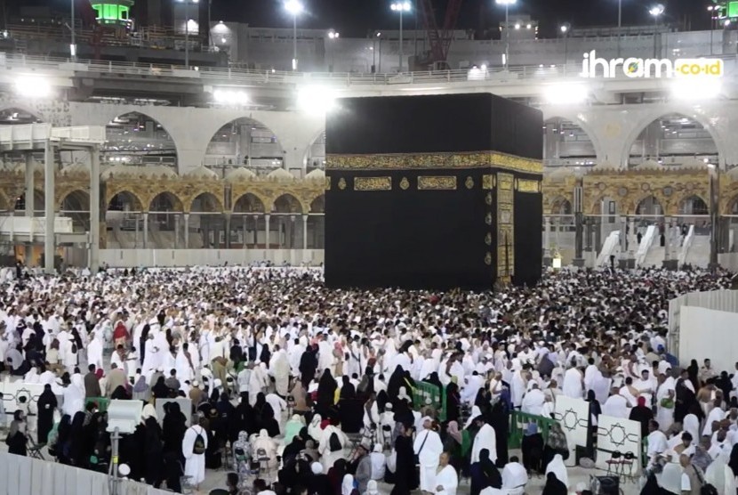 Tafsir Surat Al Baqarah 196 : Perintah Allah untuk Menyempurnakan Ibadah Haji. Foto:   Kabah (Ilustrasi)
