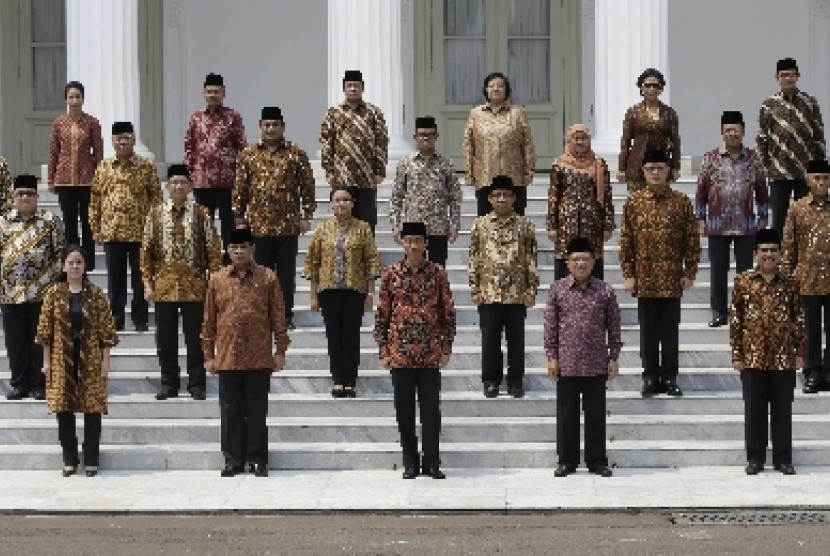 Pelantikan menteri hasil reshuffle Kabinet Kerja di Istana Negara, Jakarta, Rabu (12/8). 