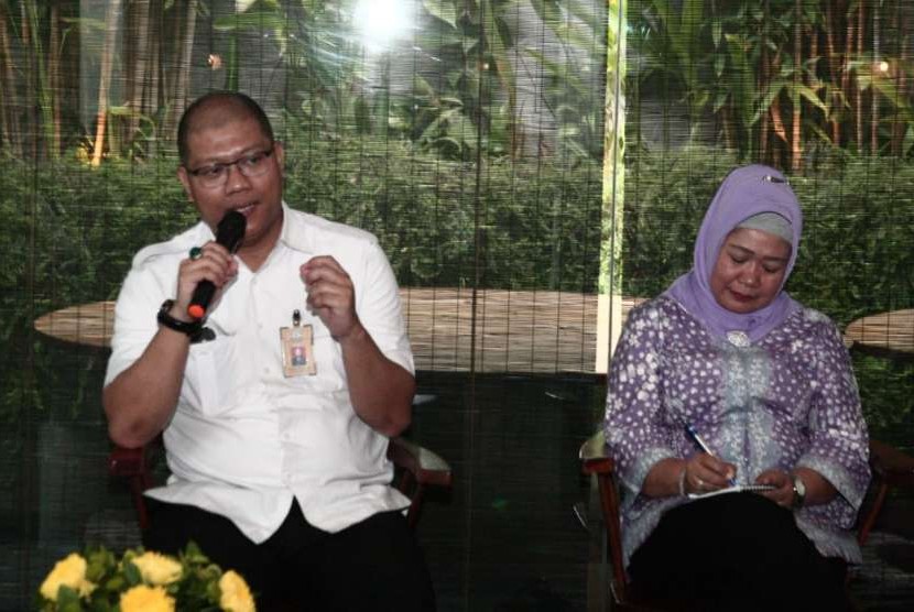 Kabiro Humas Setjen MPR Siti Fauziah (kiri)  saat acara Media Expert Meeting di Menteng, Jakarta, (10/10).