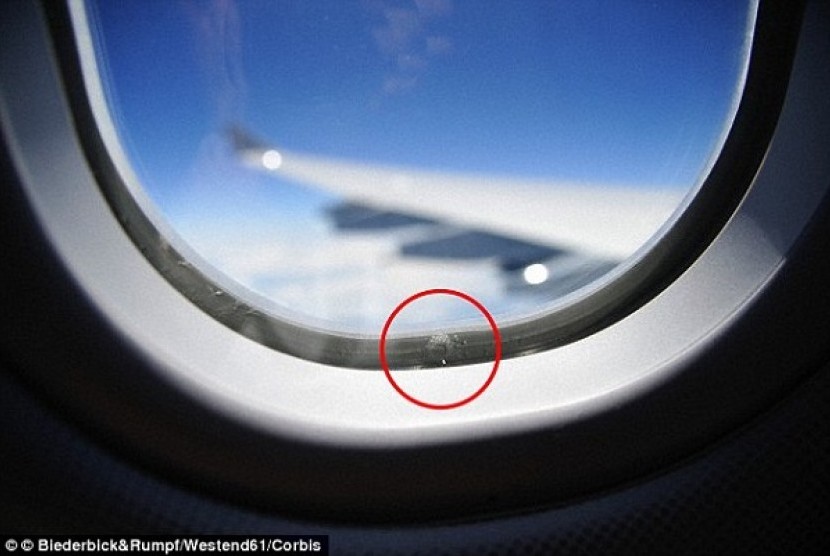 Kaca jendela pesawat. Ilustrasi