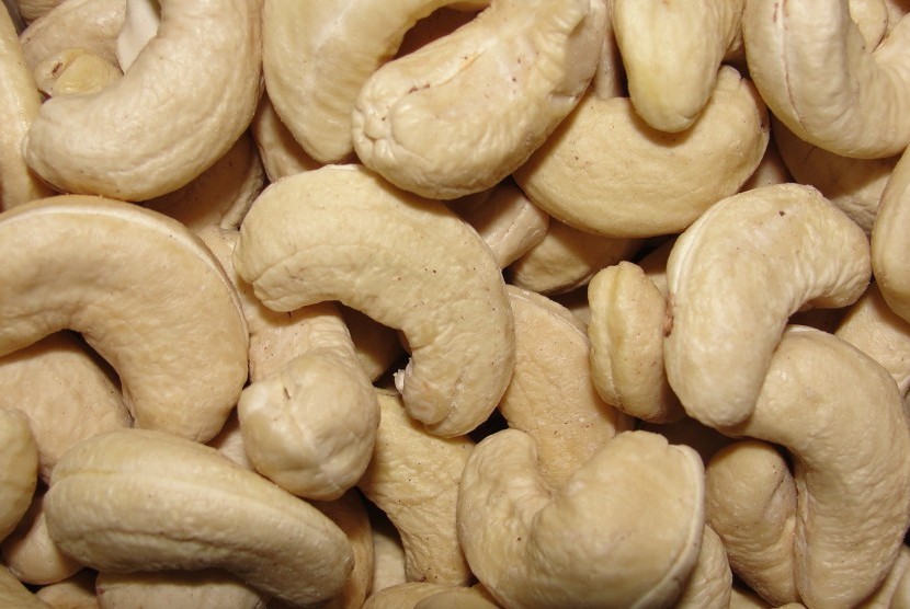 Makan seporsi kacang mete setiap hari sebagai camilan akan meningkatkan kesehatan dan memberi Anda energi ekstra. 