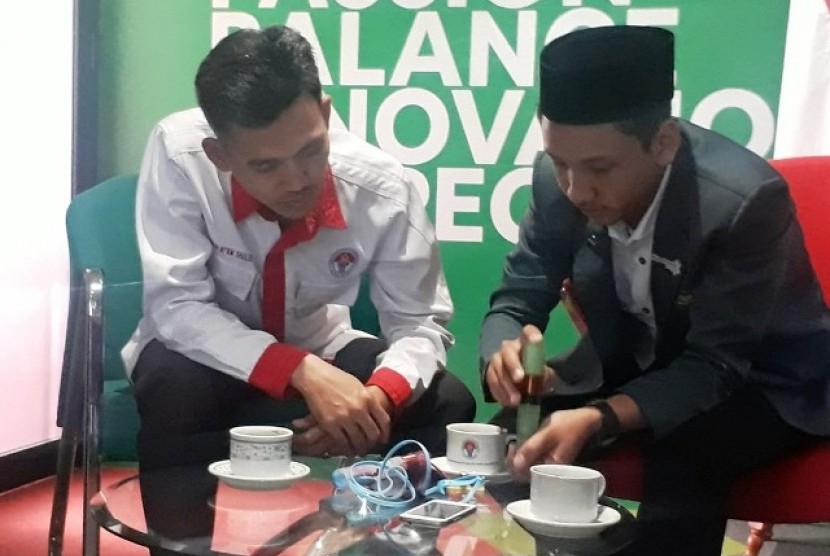 Kader muda Ikatan Pelajar Nahdlatul Ulama (IPNU) Wonosobo, Ravi Ramadhani saat mendapatkan Anugerah Pemuda Hebat dari Kemenpora di Jakarta, Senin (30/9). 