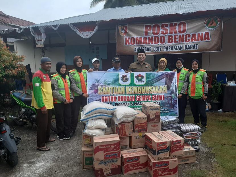 Kader muda PPP salurkan bantuan ke korban gempa bumi di Pasaman dan Pasaman Barat.